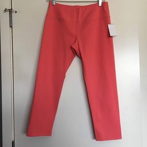 Hard Tail Flat Waist Capri
